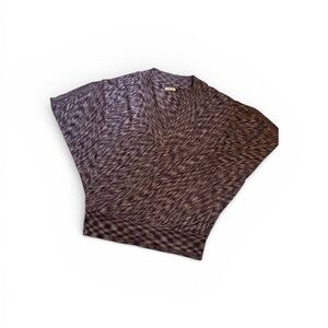 Hinge purple and white V-neck top